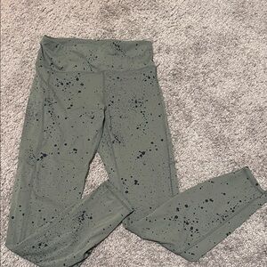 Vuori Stride Performance Olive Splatter Leggings